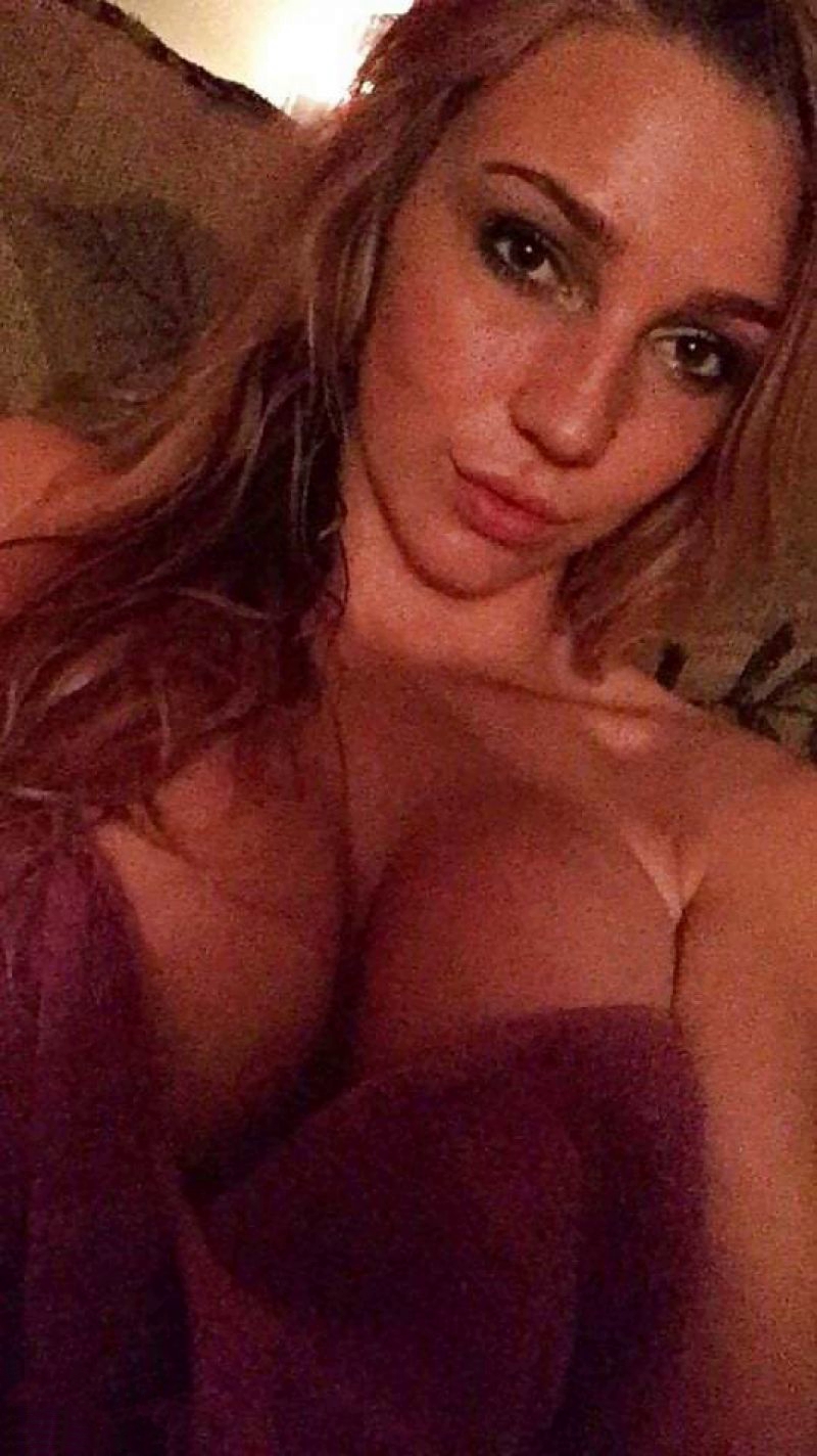 Kendra Sunderland Selfie Nude