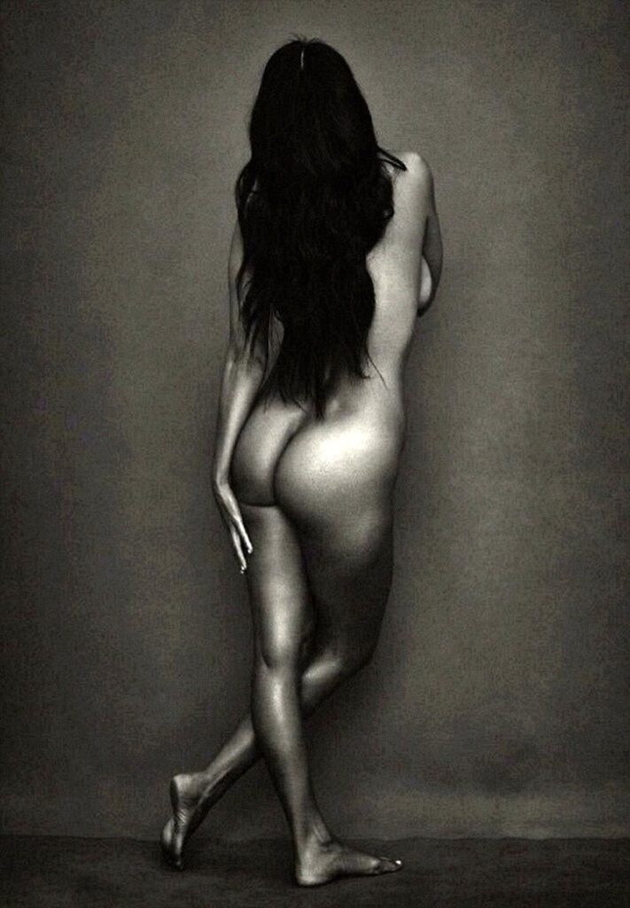 Kourtney Kardashian nude pictures. 