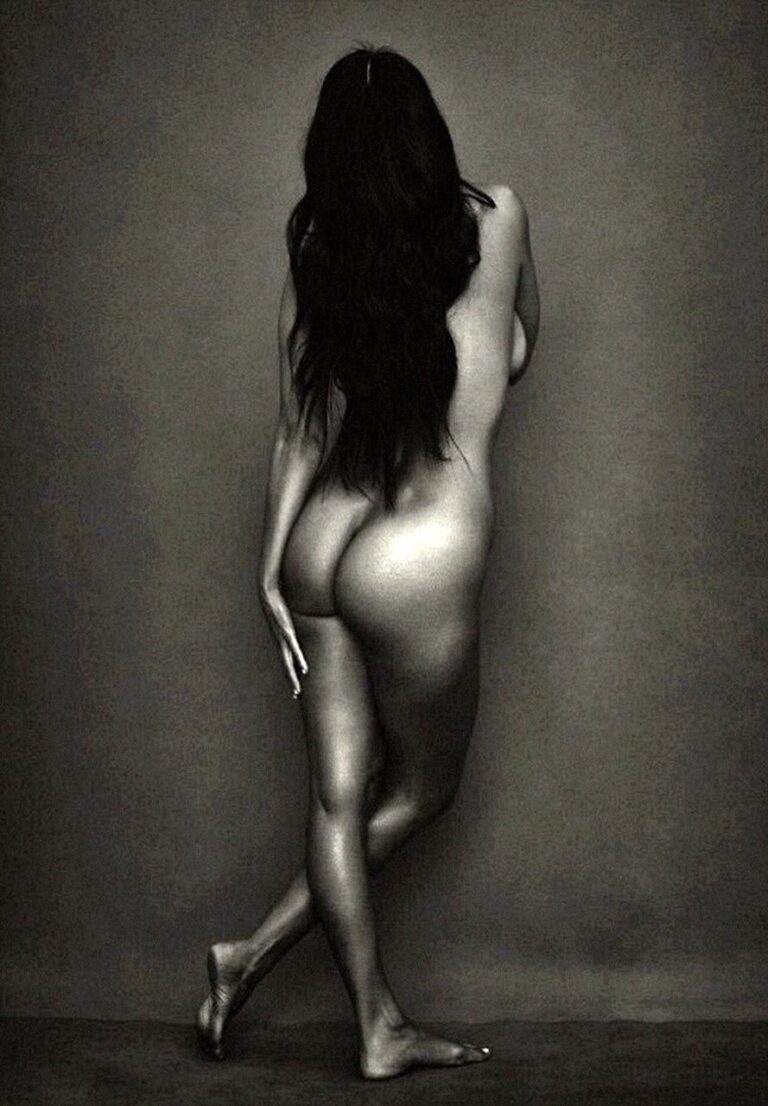 Kourtney Kardashian Nude (5 Photos) .