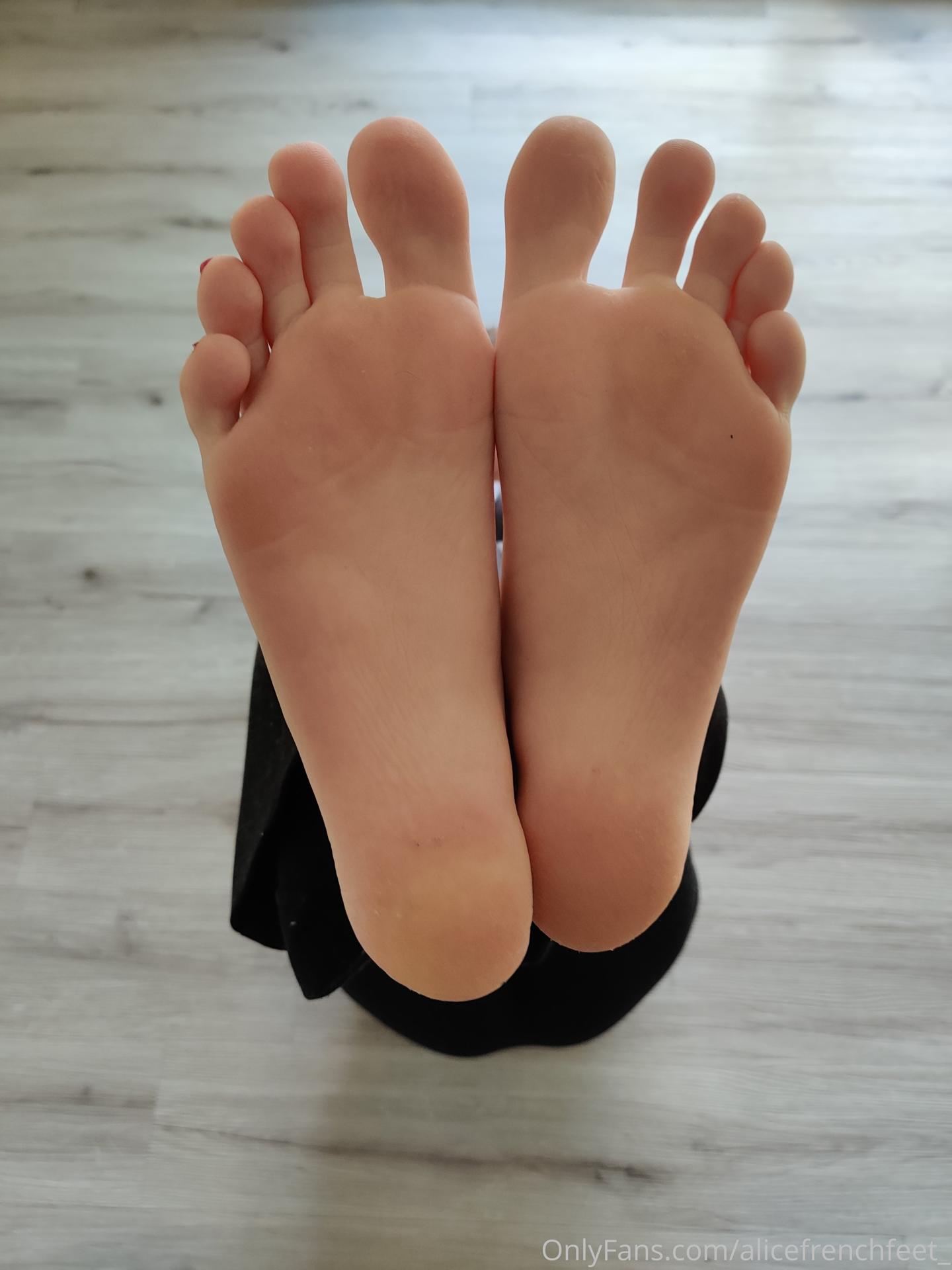 alice.frenchfeet / alicefrenchfeet Nude OnlyFans Leaks 14