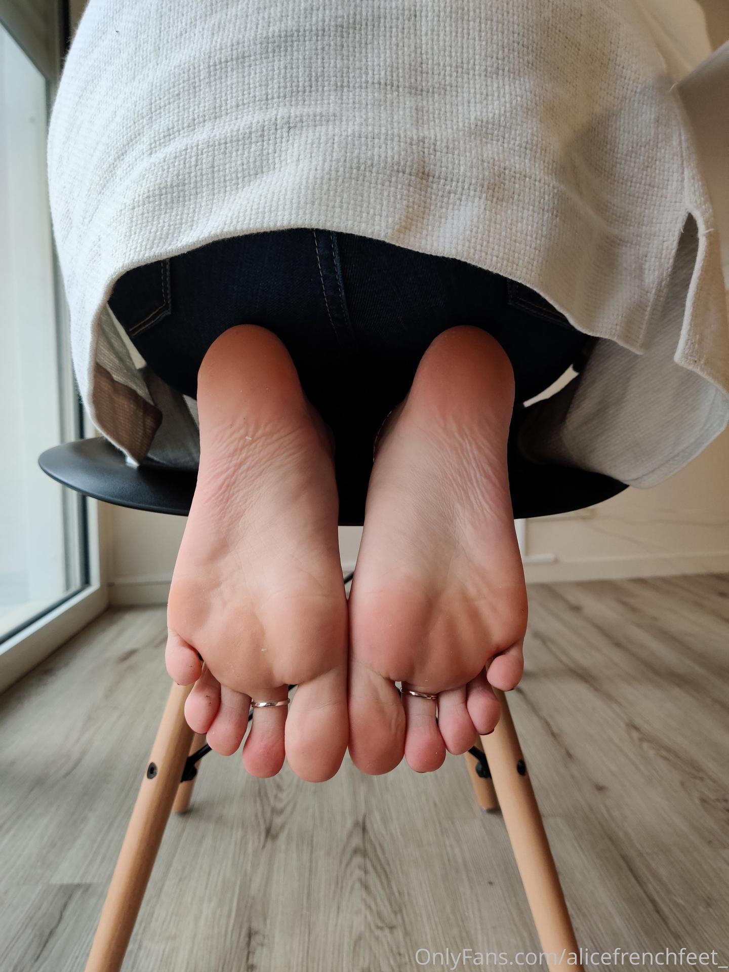 alice.frenchfeet / alicefrenchfeet Nude OnlyFans Leaks 7