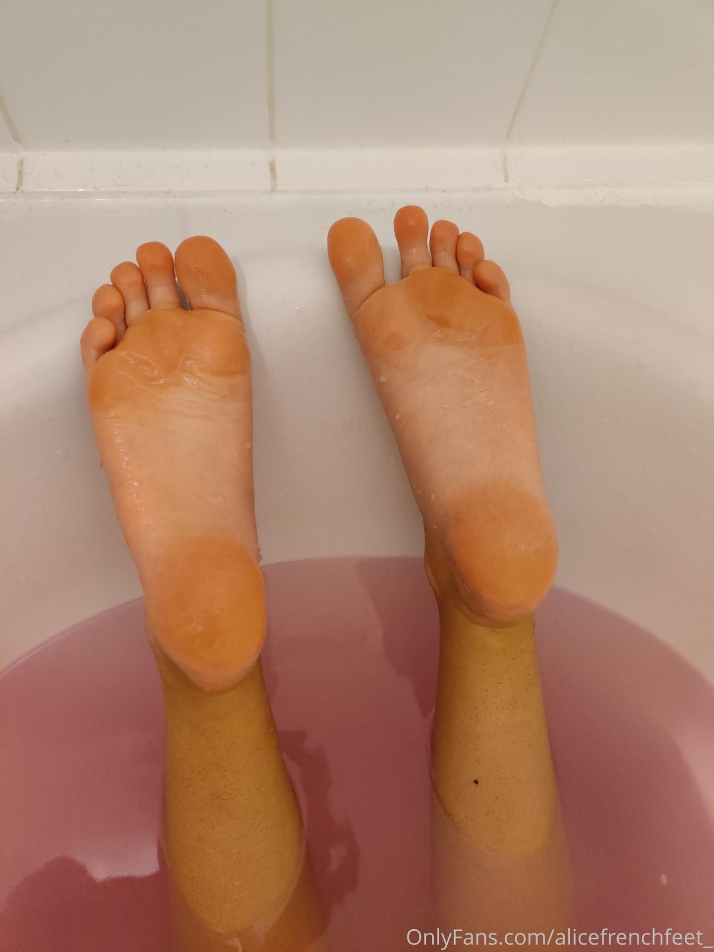 alice.frenchfeet / alicefrenchfeet Nude OnlyFans Leaks 23