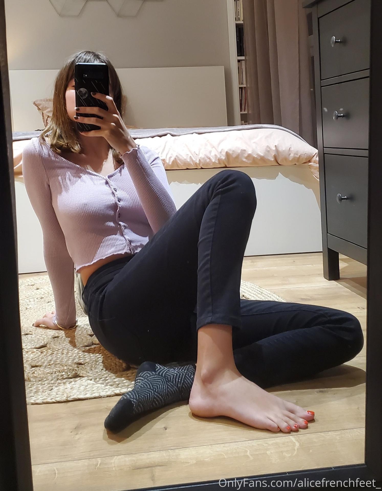 alice.frenchfeet / alicefrenchfeet Nude OnlyFans Leaks 36