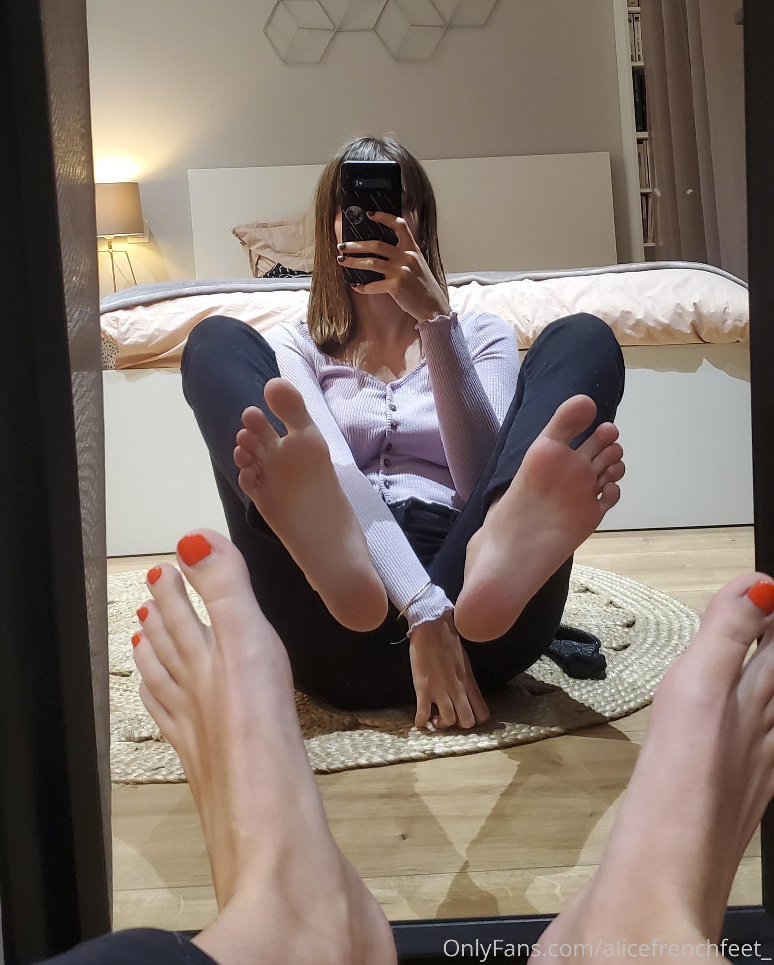 alice.frenchfeet / alicefrenchfeet Nude OnlyFans Leaks 3