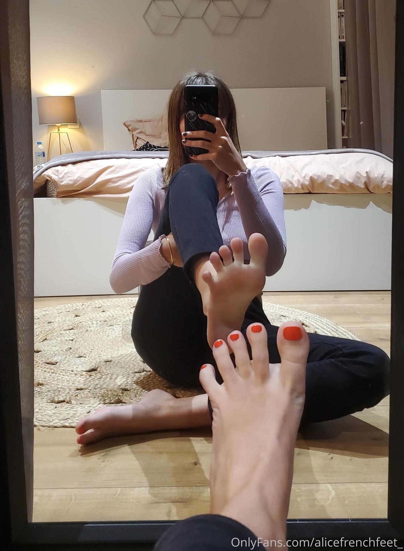 alice.frenchfeet / alicefrenchfeet Nude OnlyFans Leaks 10