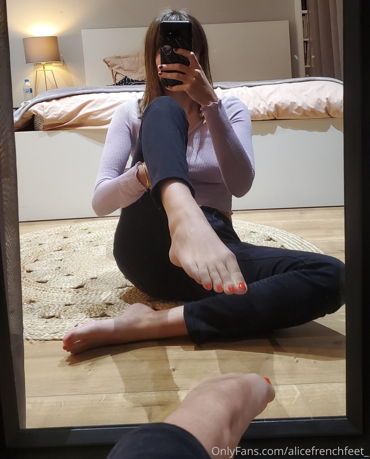 alice.frenchfeet / alicefrenchfeet Nude OnlyFans Leaks 26