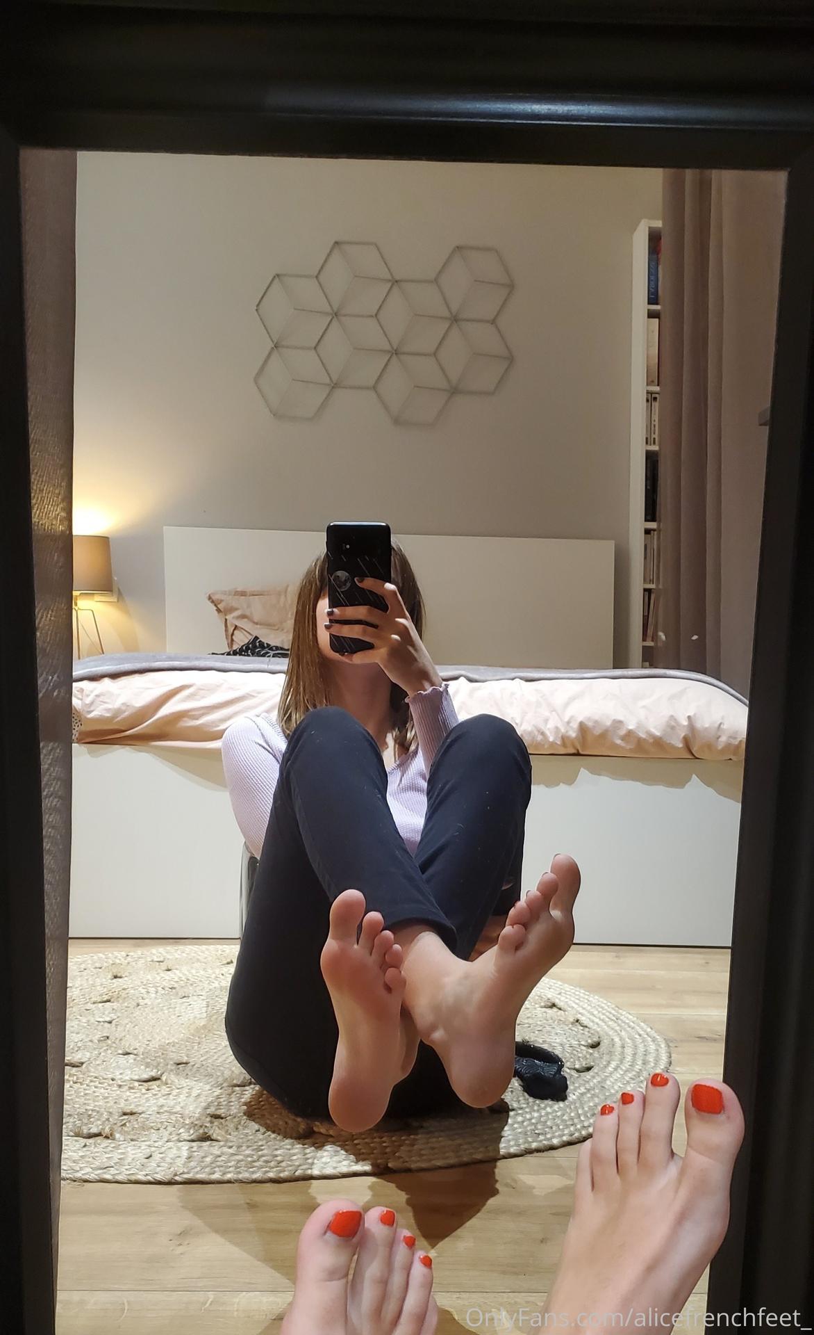 alice.frenchfeet / alicefrenchfeet Nude OnlyFans Leaks 15