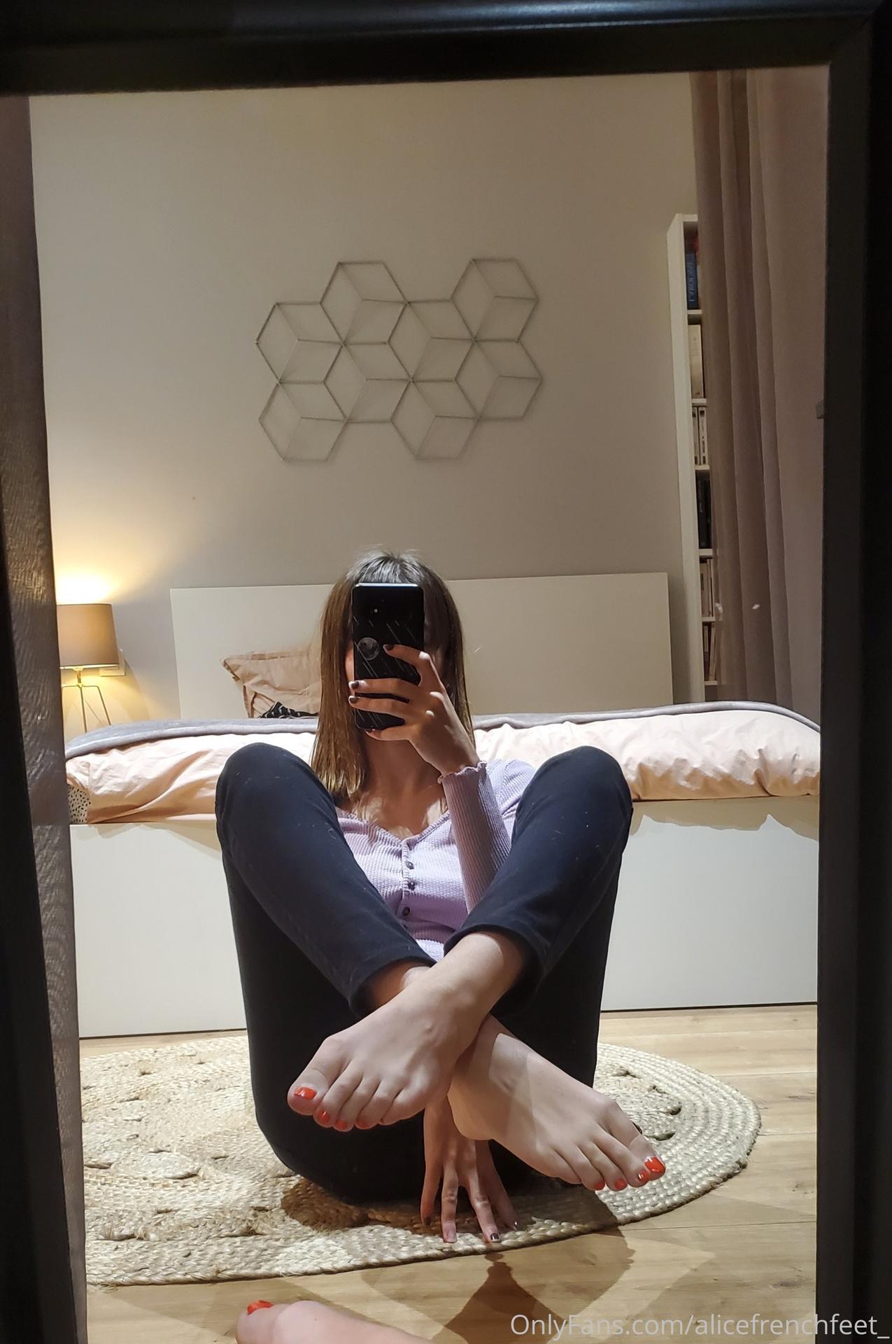 alice.frenchfeet / alicefrenchfeet Nude OnlyFans Leaks 14