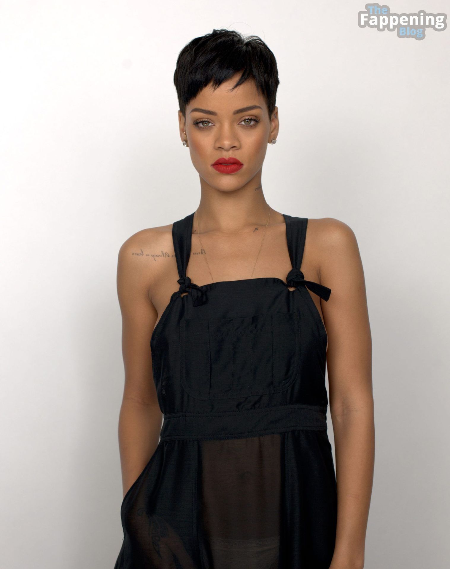 Rihanna Flashes Her Boobs In A Hot Elle Uk 2013 Shoot 52 Photos ͡° ͜ʖ ͡° The Fappening