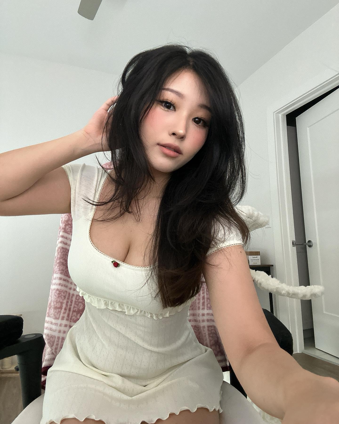 Aikuros / Hyoon Nude OnlyFans Leaks 1