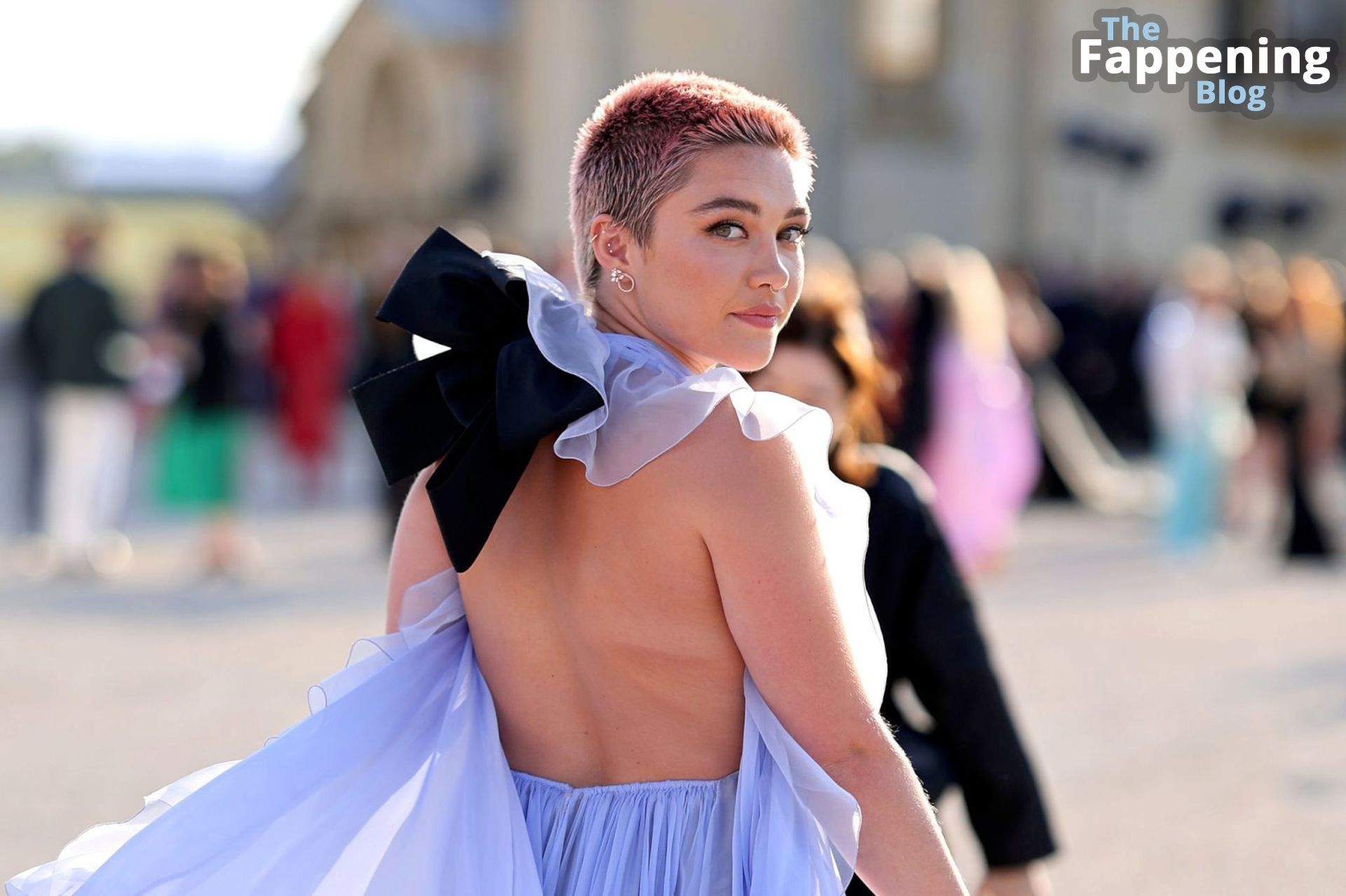 Florence Pugh Flashes Her Nude Tits At The Valentino Haute Couture Show In Paris Photos