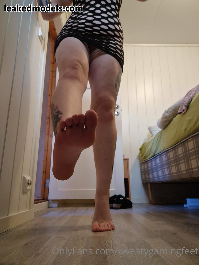 Sweatygamingfeet Naked 6