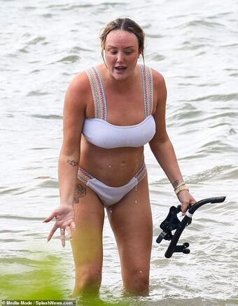 Charlotte Crosby Nude Leaks OnlyFans Photo 8