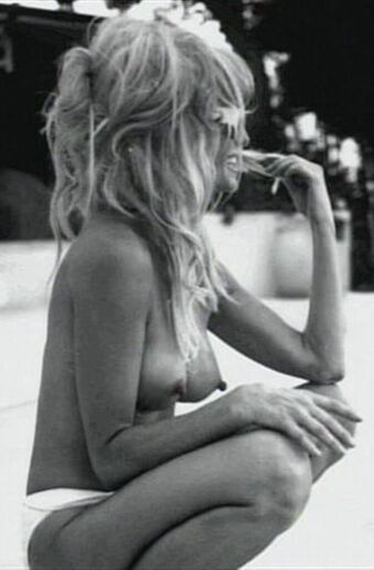 Farrah Fawcett Nude Leaks OnlyFans Photo 6