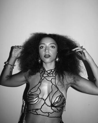 Alice Carvalho Nude Leaks OnlyFans Photo 7