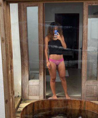 Alice Carvalho Nude Leaks OnlyFans Photo 9