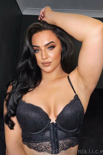 Alice Owen Nude Leaks OnlyFans Photo 8