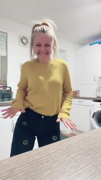 SmileyDani158 Nude Leaks OnlyFans Photo 447