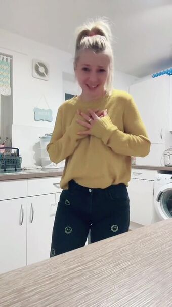 SmileyDani158 Nude Leaks OnlyFans Photo 454