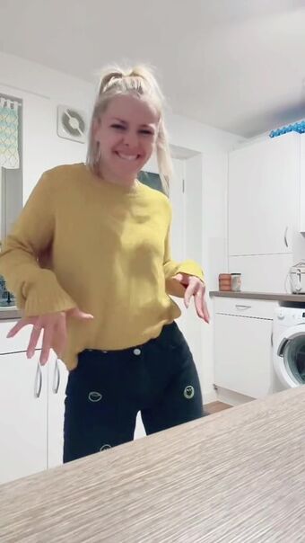 SmileyDani158 Nude Leaks OnlyFans Photo 446