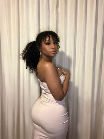 Juicy Cloture Nude Leaks OnlyFans Photo 2