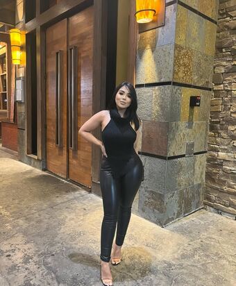 Lau Guzman Nude Leaks OnlyFans Photo 9