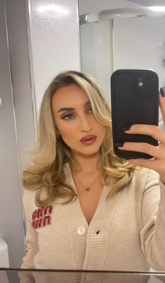 laurendaynews Nude Leaks OnlyFans Photo 1