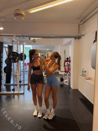 Lea Alena Nude Leaks OnlyFans Photo 4