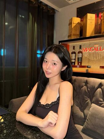 Lee Yeon Woo Nude Leaks OnlyFans Photo 34