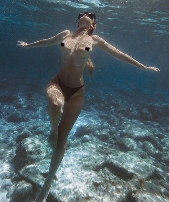 Noa Saez Nude Leaks OnlyFans Photo 12