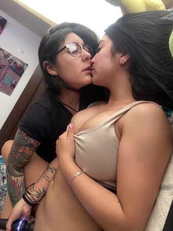 PamelaFtMia Nude Leaks OnlyFans Photo 3