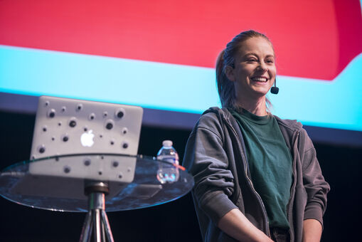 Simone Giertz Nude Leaks OnlyFans Photo 47