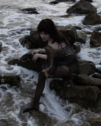 Sophie Thatcher Nude Leaks OnlyFans Photo 306