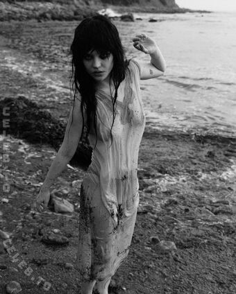 Sophie Thatcher Nude Leaks OnlyFans Photo 302