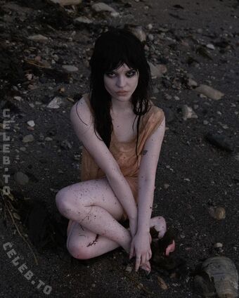 Sophie Thatcher Nude Leaks OnlyFans Photo 305