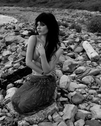 Sophie Thatcher Nude Leaks OnlyFans Photo 303