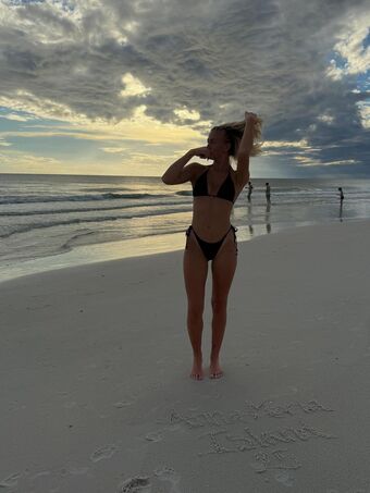 Emwallbank Nude Leaks OnlyFans Photo 8