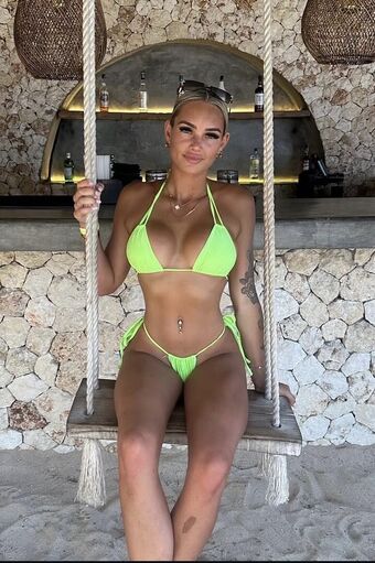 Holly Canning Nude Leaks OnlyFans Photo 2