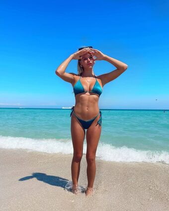 Iza Leslie Nude Leaks OnlyFans Photo 46