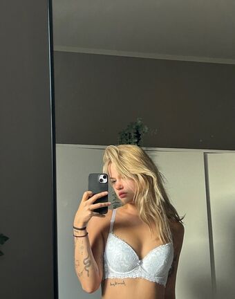 Lil Lau Nude Leaks OnlyFans Photo 9