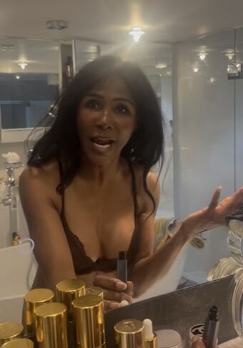 Sinitta Nude Leaks OnlyFans Photo 1